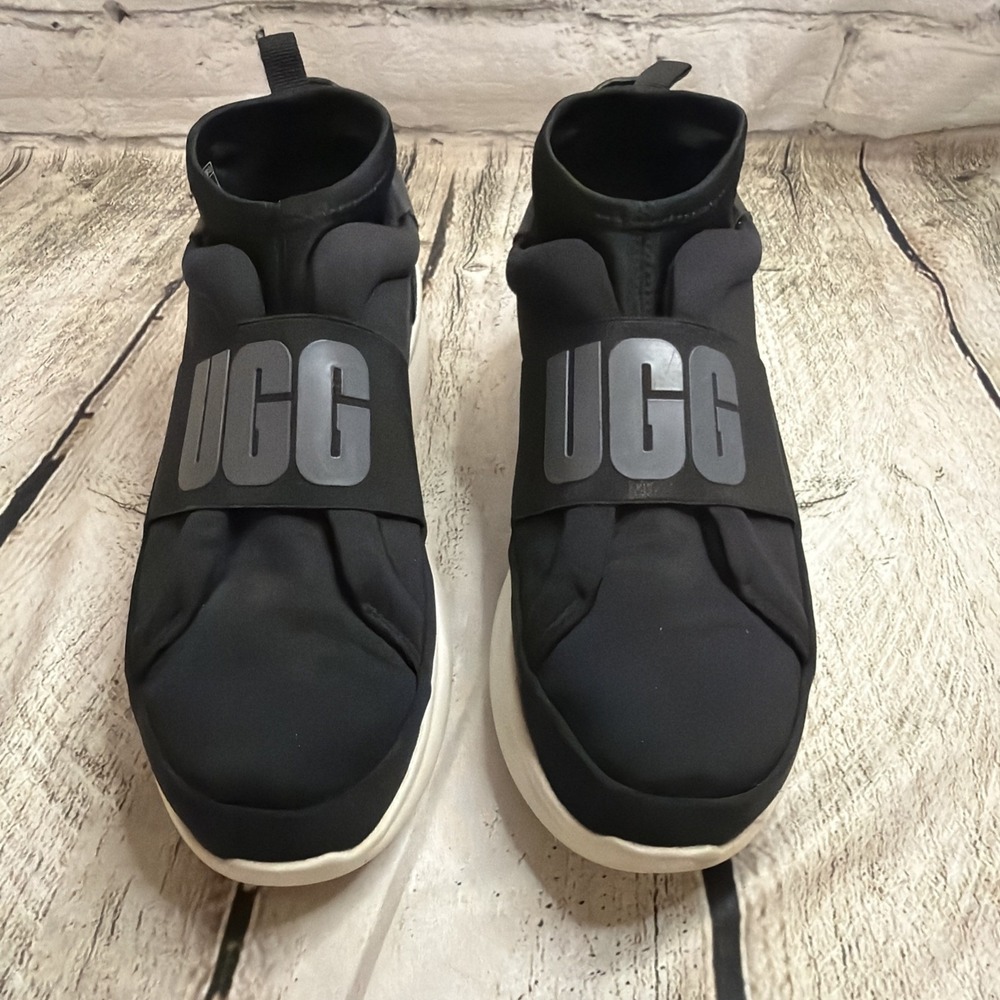 Ugg Gray Sneakers Size 9 Neutra Style Athletic Shoe Great Conditions